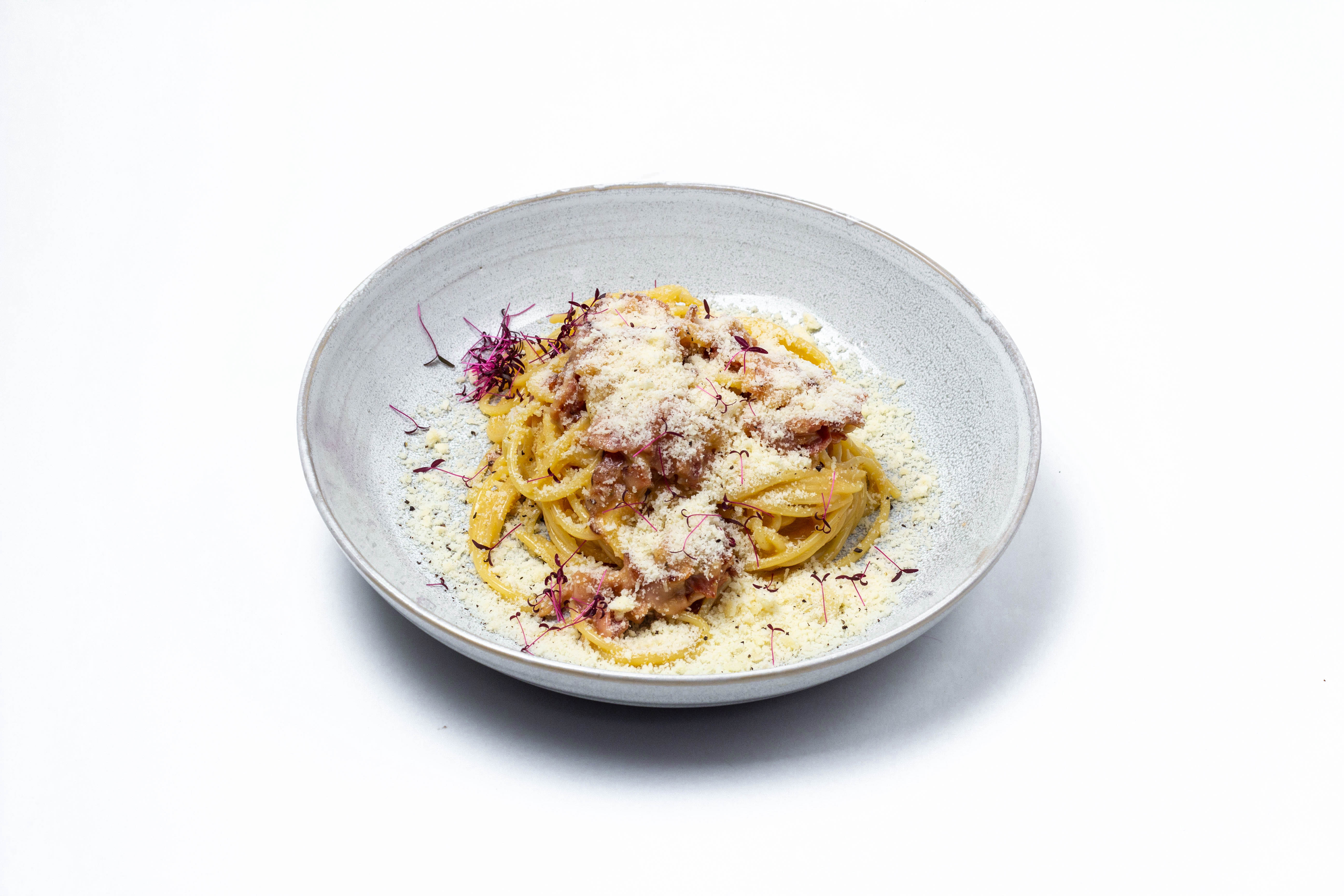 Spaghetti Carbonara with bacon and black pepper