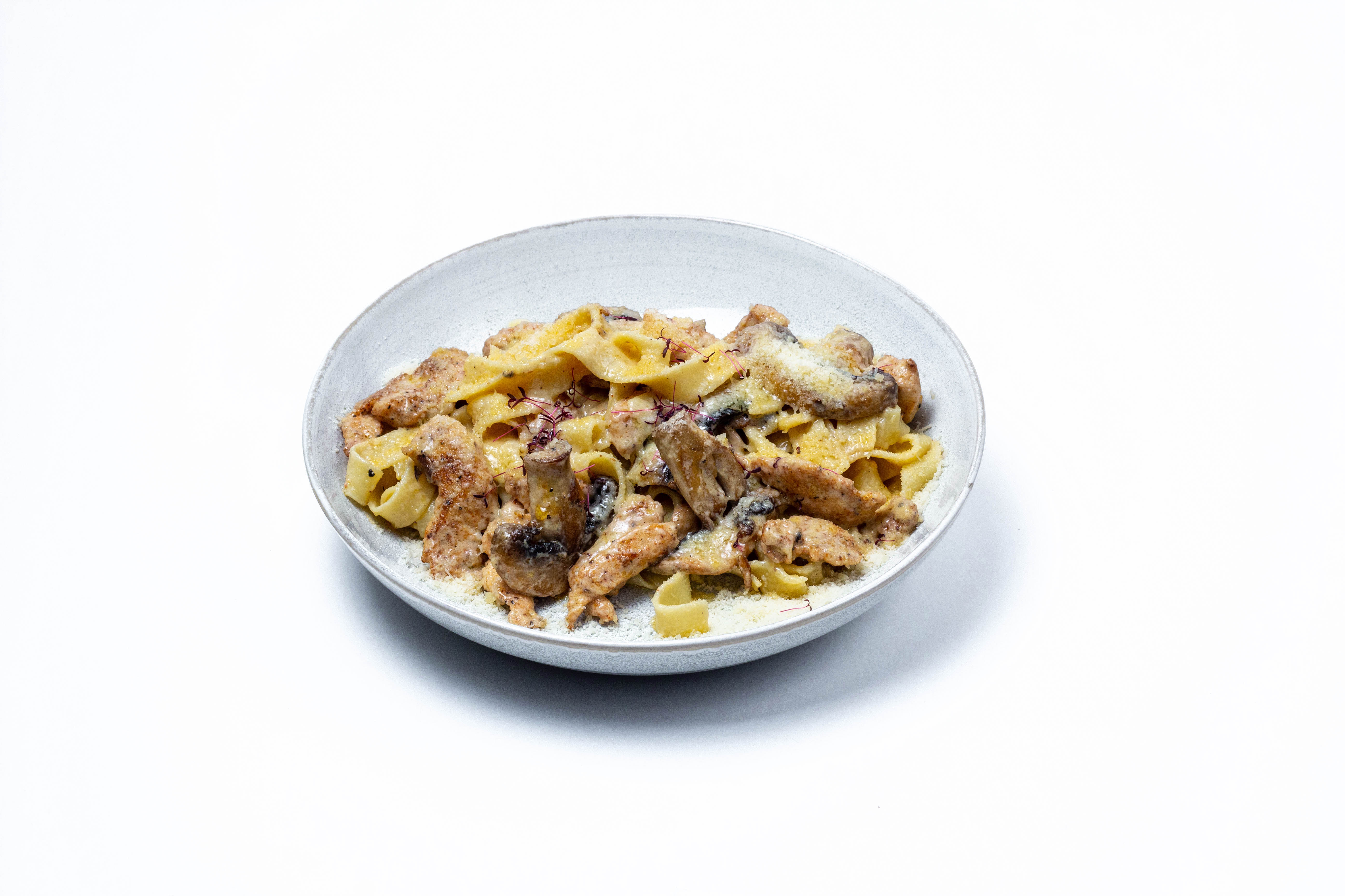 Fettuccine with chicken and mushrooms in a creamy sauce