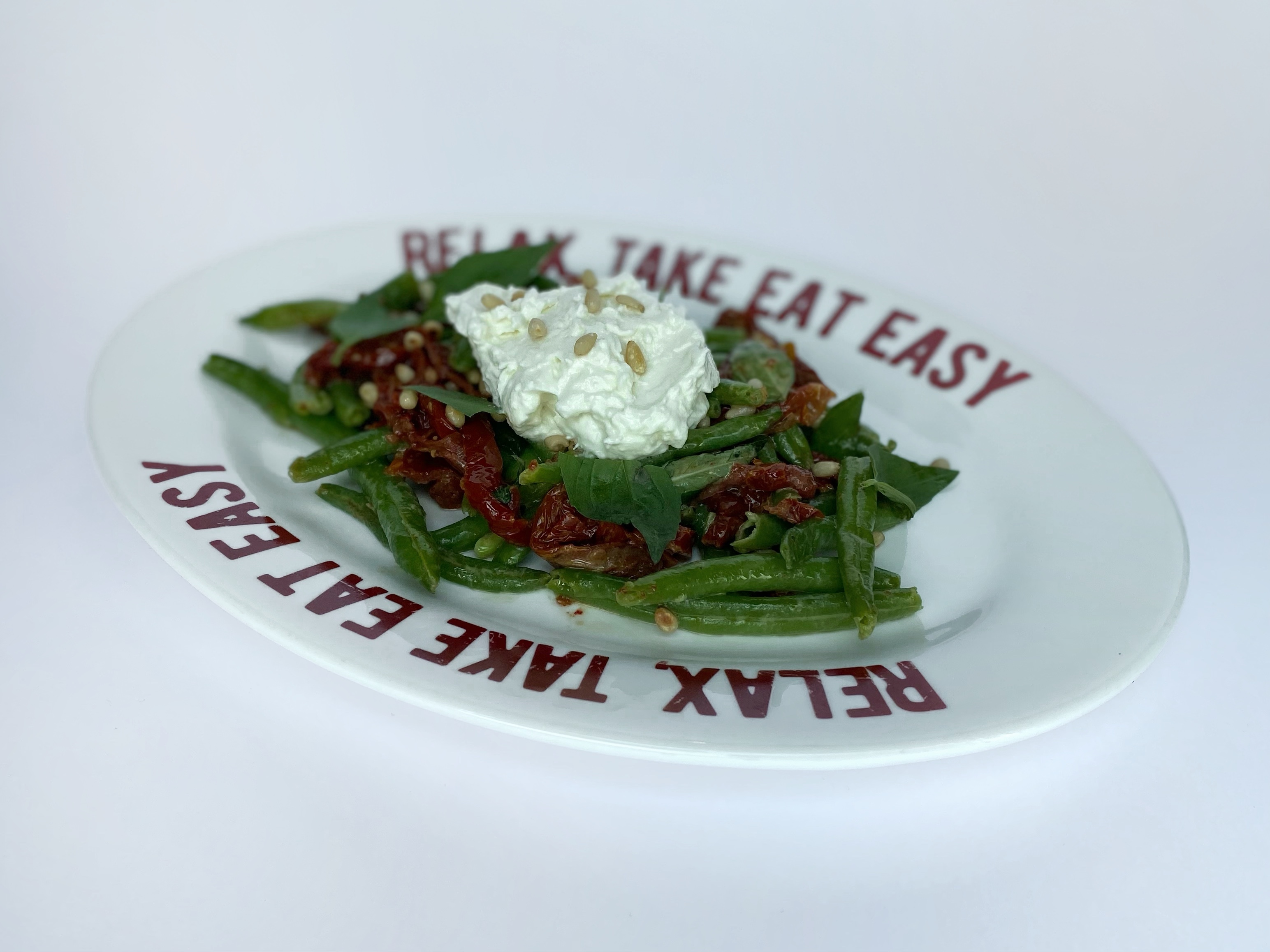 <span color-type="color" style="color: #000000;">Kenyan bean salad with stracciatella and dried tomatoes</span>